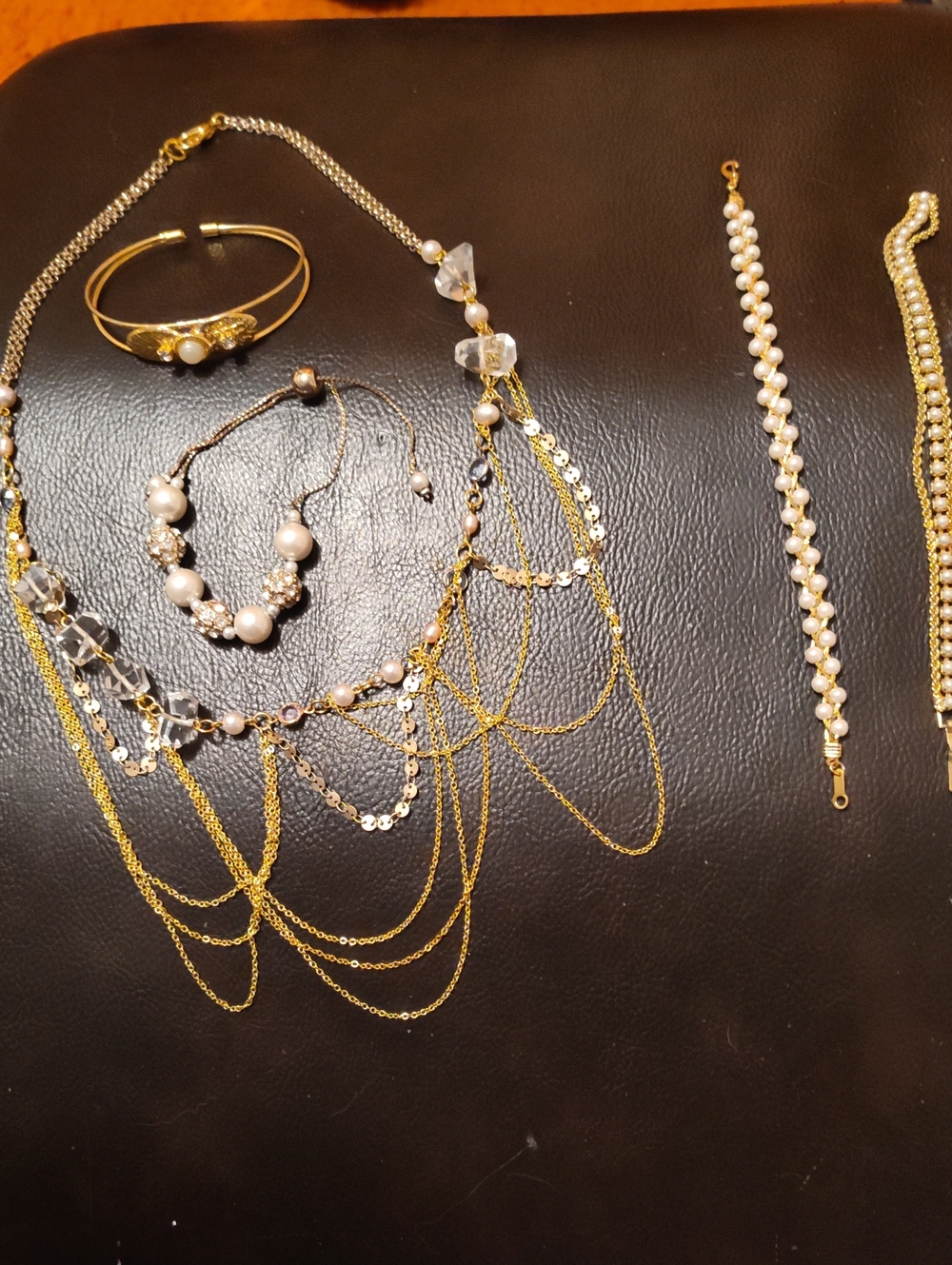 Beautiful Gold And Pearl Necklace And 4  Bracelts